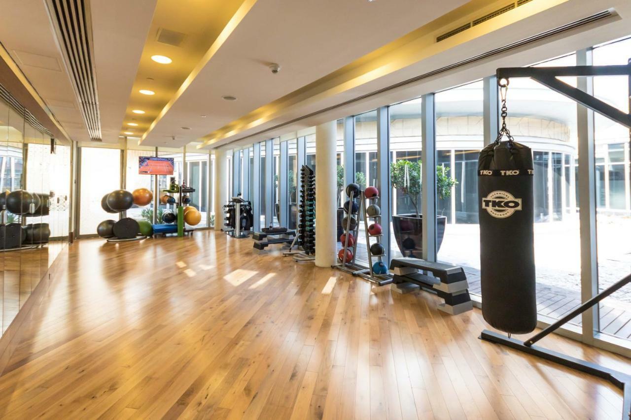 Westminster Dubai Mall Экстерьер фото The gym at the hotel